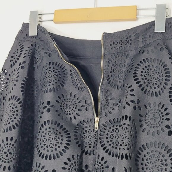 C'est Moi Black Cut Out Floral Lace Zipper Back Lined A-Line Mini Skirt Size L - Picture 6 of 10